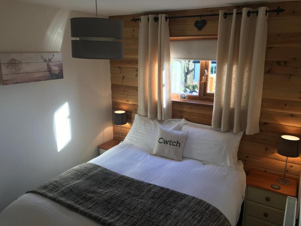 Swansea Log Cabin Pontardawe Eksteriør bilde