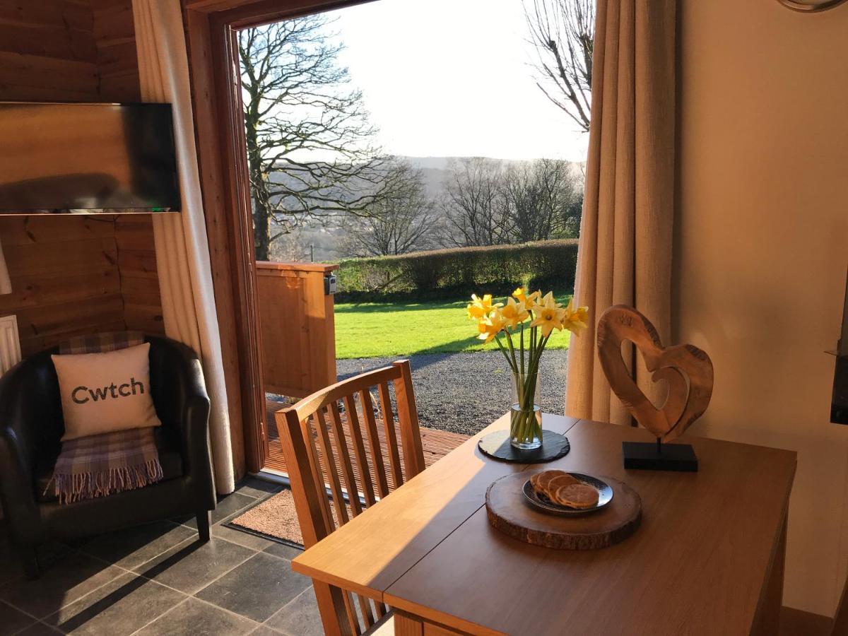 Swansea Log Cabin Pontardawe Eksteriør bilde