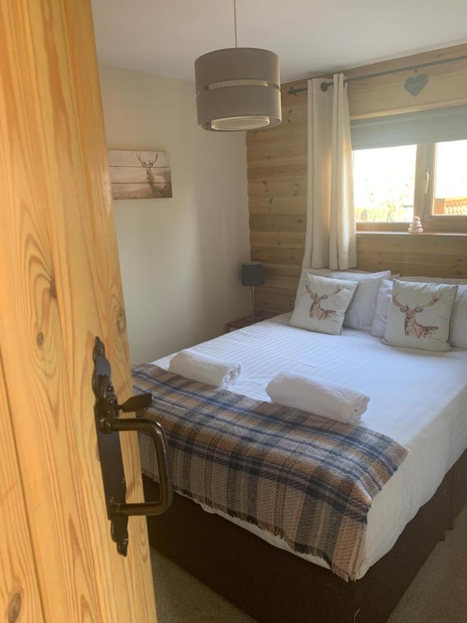 Swansea Log Cabin Pontardawe Eksteriør bilde