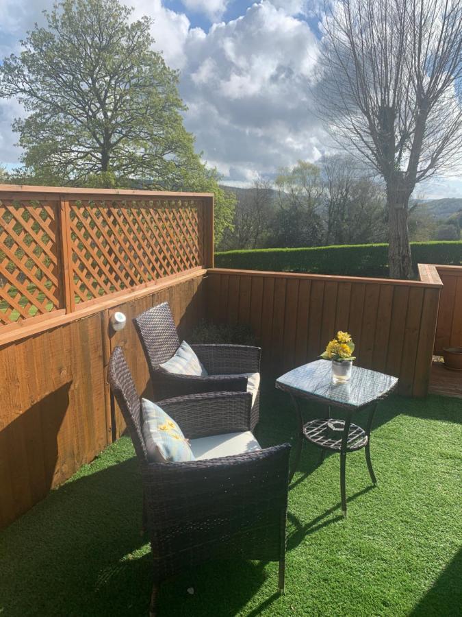 Swansea Log Cabin Pontardawe Eksteriør bilde