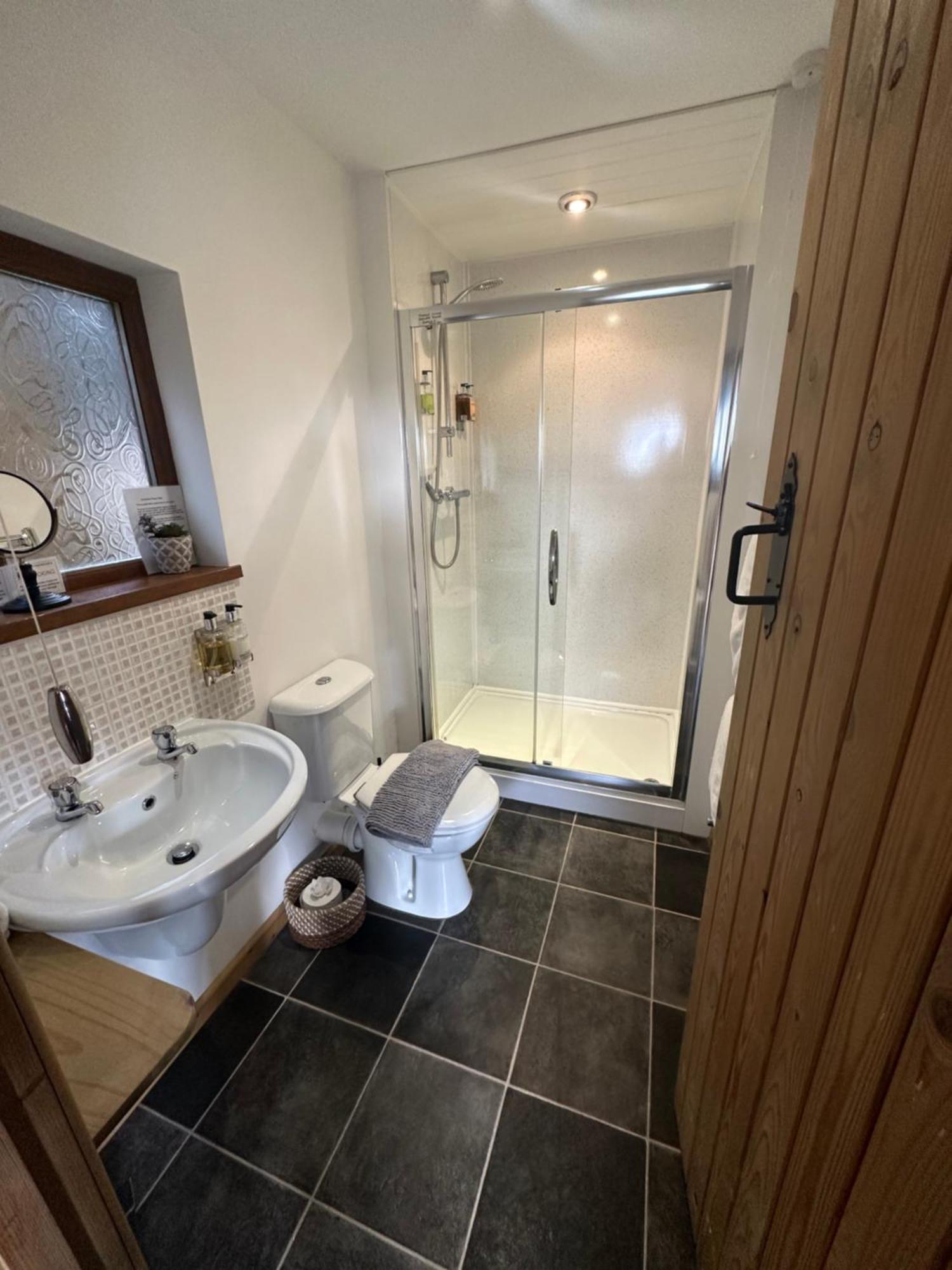 Swansea Log Cabin Pontardawe Eksteriør bilde