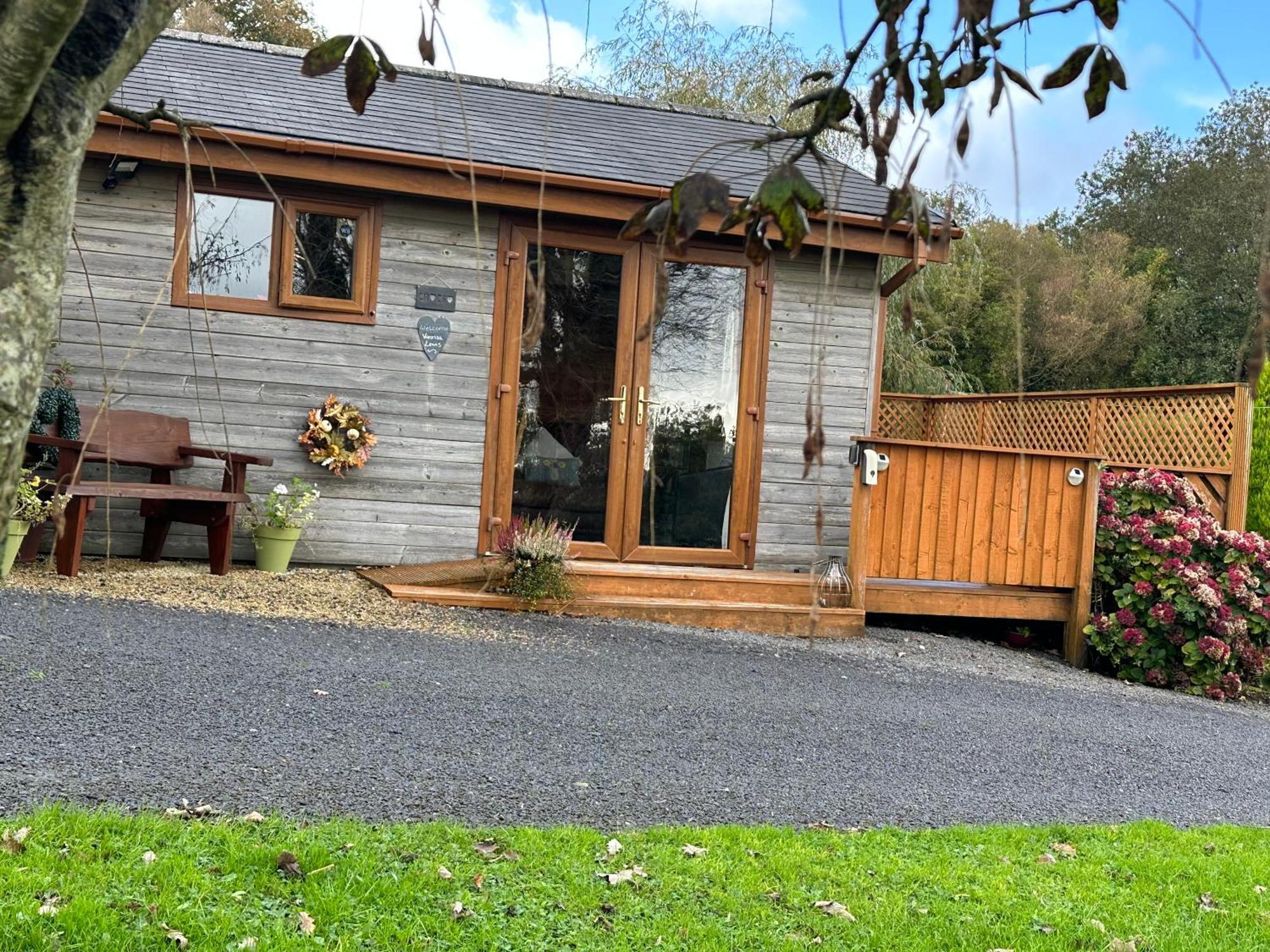 Swansea Log Cabin Pontardawe Eksteriør bilde