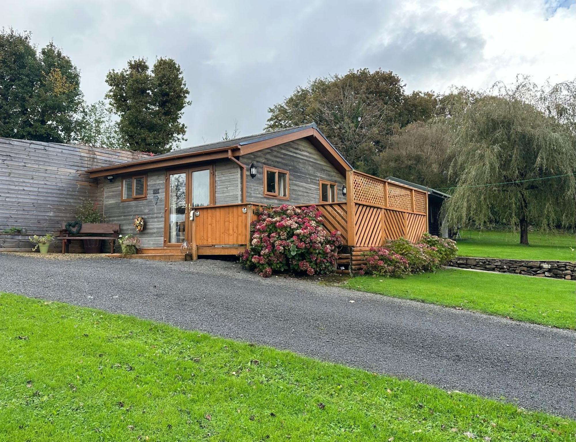 Swansea Log Cabin Pontardawe Eksteriør bilde